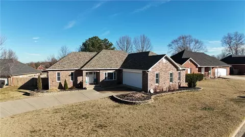 550 Primrose Ave, Siloam Springs, AR 72761
