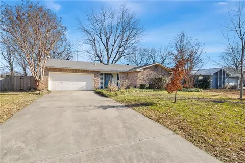 3160 N Malinda Dr, Fayetteville, AR 72703