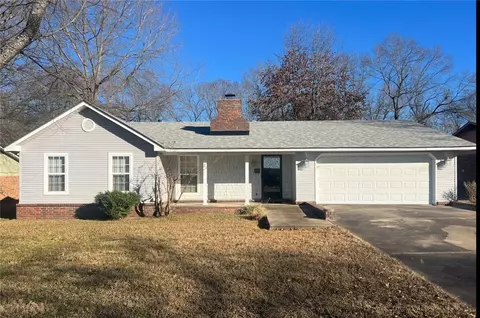 1011 Quail Creek Dr, Russellville, AR 72801