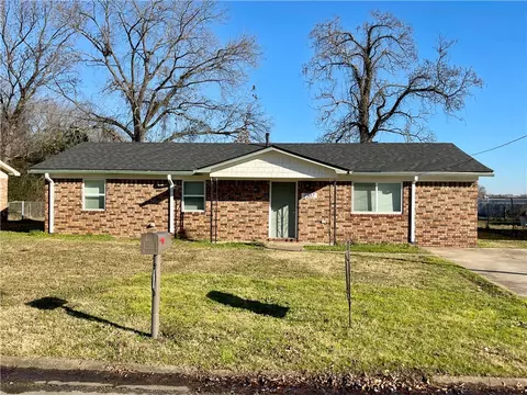 1307 S Ithaca Ave, Russellville, AR 72801