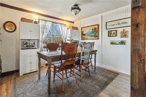 Dining - 2097 Nc 1600, Compton, AR 72624 photo 1 of 2