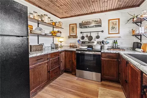 Kitchen - 2097 Nc 1600, Compton, AR 72624 photo 1 of 3