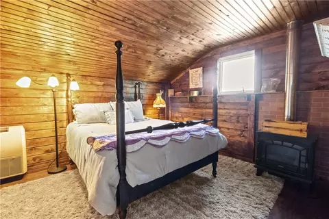 Bedroom - 2097 Nc 1600, Compton, AR 72624 photo 4 of 5