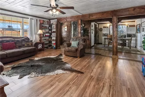 Living - 2097 Nc 1600, Compton, AR 72624 photo 3 of 4