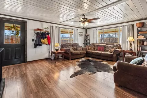 Living - 2097 Nc 1600, Compton, AR 72624 photo 2 of 4