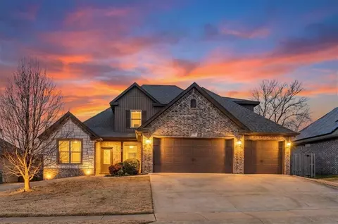 1218 Bradley St, Centerton, AR 72719