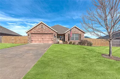 464 Concho St, Farmington, AR 72730
