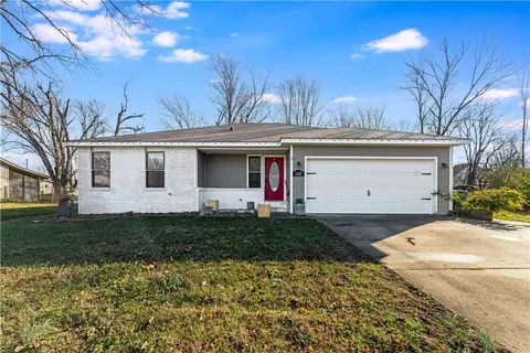 1107 SE C St, Bentonville, AR 72712