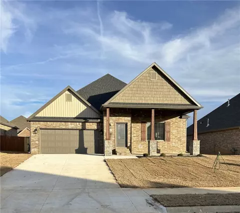 1060 Flat Rock St, Bentonville, AR 72713
