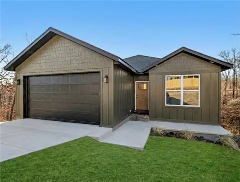 81 Selkirk Dr, Bella Vista, AR 72715