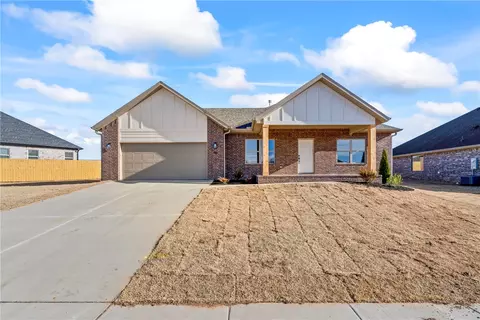 90 W Watson Ln, Farmington, AR 72730