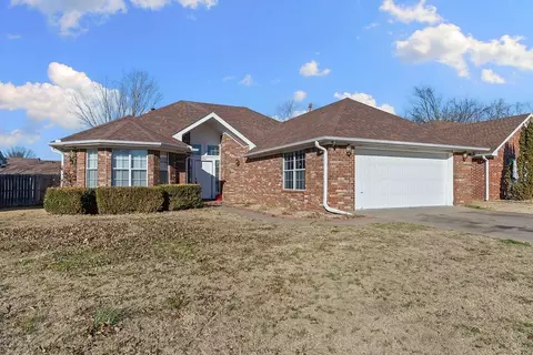 3901 W Cedar St, Rogers, AR 72756