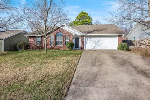 3374 Cornell Dr, Fayetteville, AR 72704