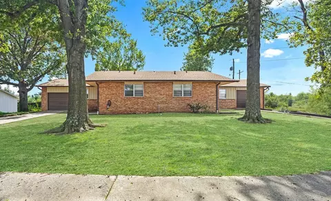 2403 Pin Oak Dr, Springdale, AR 72762
