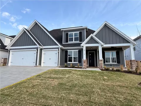 2714 Amaris Ave, Lowell, AR 72745