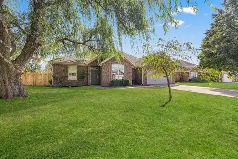 703 Grant Ave, Prairie Grove, AR 72753