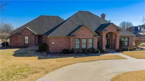 137 Woodcliff Rd, Springdale, AR 72764