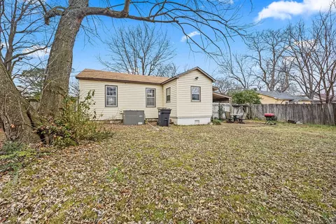 Exterior - 705 Crouch St, Springdale, AR 72764 photo 7 of 9