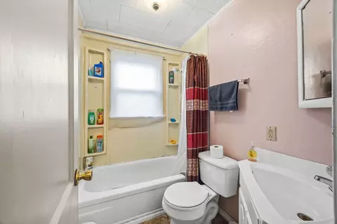 Bath - 705 Crouch St, Springdale, AR 72764 photo 2 of 2