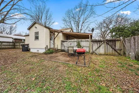 Exterior - 705 Crouch St, Springdale, AR 72764 photo 3 of 9