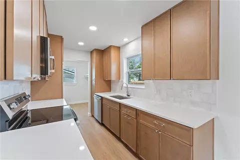 205 SE 12th St, Bentonville, AR 72712