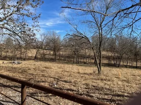 1035 E 1st Ave, Gentry, AR 72734 photo 4