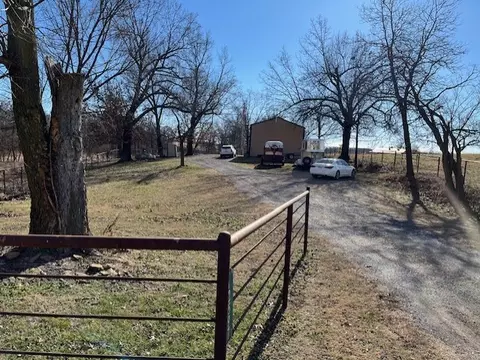 1035 E 1st Ave, Gentry, AR 72734 photo 3