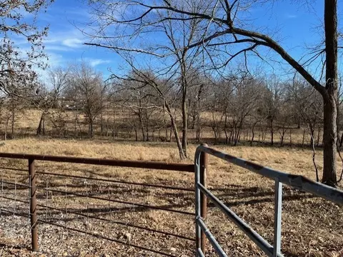 1035 E 1st Ave, Gentry, AR 72734 photo 5