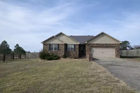 322 Crestpointe Dr, Russellville, AR 72802