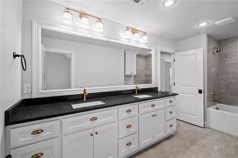 Bath - 6489 County Ave, Springdale, AR 72762 photo 5 of 5