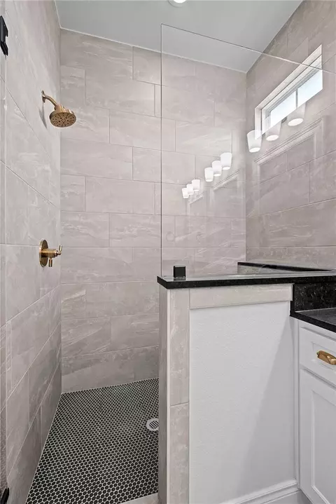 Bath - 6489 County Ave, Springdale, AR 72762 photo 3 of 5
