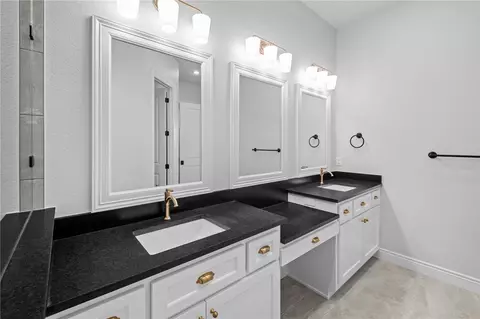 Bath - 6489 County Ave, Springdale, AR 72762 photo 2 of 5