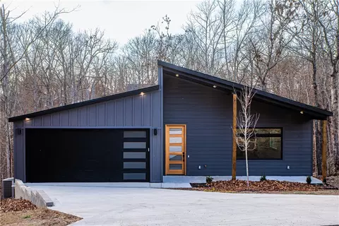 8 Wigtown Ln, Bella Vista, AR 72715