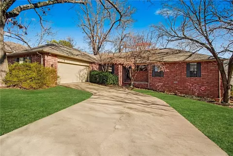 412 Oak Manor Cir, Springdale, AR 72764