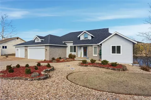 2 Fairway Dr, Holiday Island, AR 72631