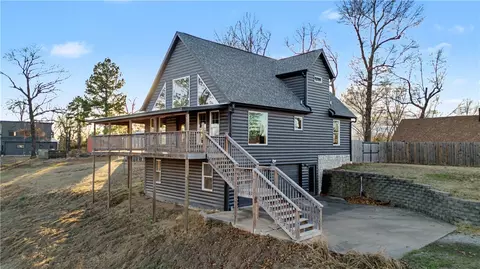 8063 Gum Ln, Rogers, AR 72756