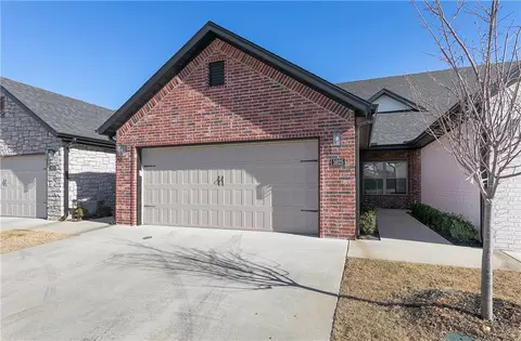 1625 17th Pl, Rogers, AR 72758
