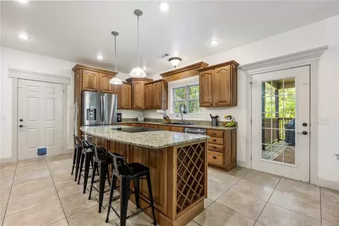 Kitchen - 814 Summit Loop, Rogers, AR 72756 photo 2 of 5