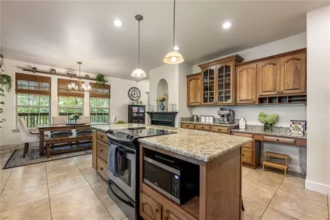 Kitchen - 814 Summit Loop, Rogers, AR 72756 photo 3 of 5