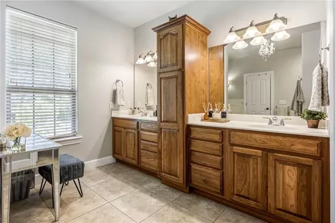 Bath - 814 Summit Loop, Rogers, AR 72756 photo 1 of 5