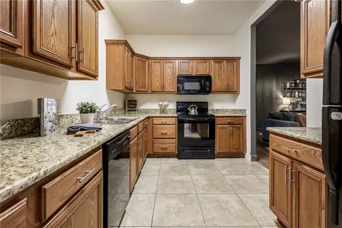Kitchen - 814 Summit Loop, Rogers, AR 72756 photo 5 of 5