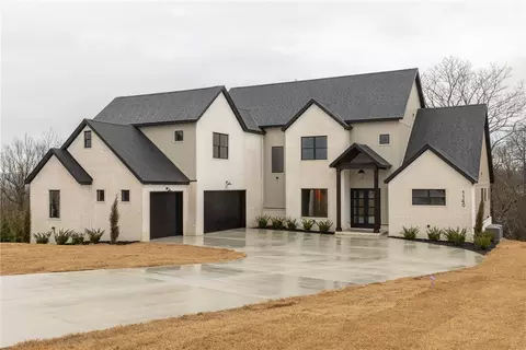 1140 Noah St, Fayetteville, AR 72703