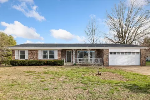 417 Natchez Trace St, Harrison, AR 72601