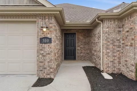 Exterior - 300 Genoa Way, Centerton, AR 72719 photo 2 of 3