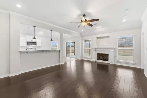 Living - 300 Genoa Way, Centerton, AR 72719 photo 2 of 3