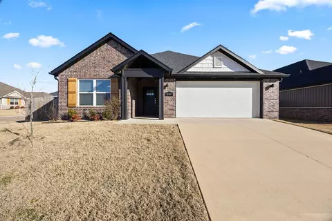 624 S Benchmark Ln, Fayetteville, AR 72704