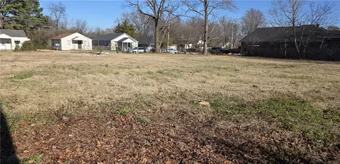 401 E Velma Ave, Springdale, AR 72764 photo 2