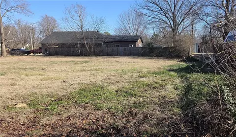 401 E Velma Ave, Springdale, AR 72764