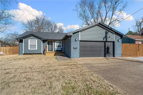 1003 NE 2nd St, Bentonville, AR 72712