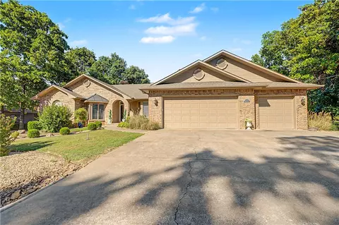 16 Monikie Dr, Bella Vista, AR 72715